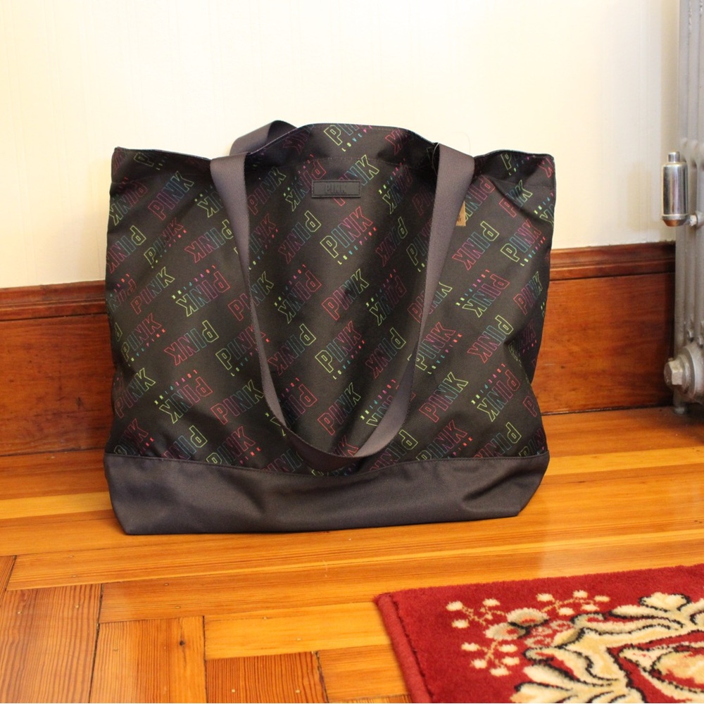 Pink Tote bag 
Great for sleepovers and travel
New- never used